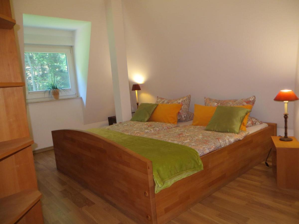 Weisses-Haus-Am-Kurpark-Fewo-Waldblick Quedlinburg Kültér fotó